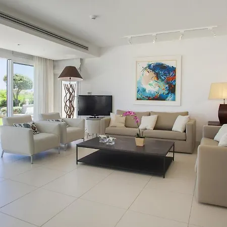 Imagine Your Family Renting This Luxury Beachfront Villa, 1541 * 普罗塔拉斯