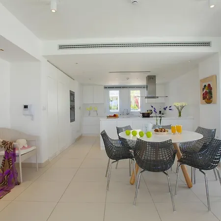 Imagine Your Family Renting This Luxury Beachfront Villa, 1541 *