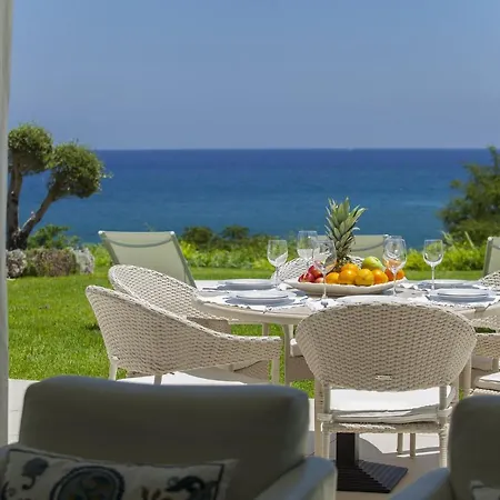 Imagine Your Family Renting This Luxury Beachfront Villa, 1541 *