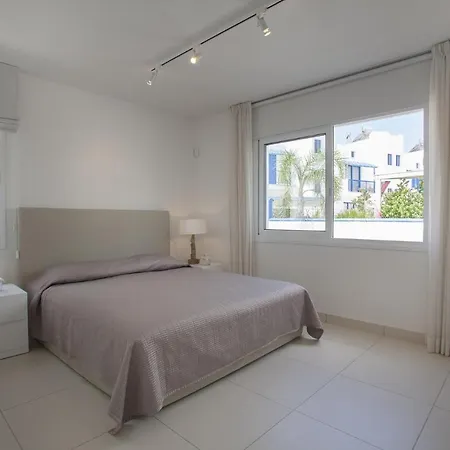 别墅 Imagine Your Family Renting This Luxury Beachfront Villa, 1541 普罗塔拉斯