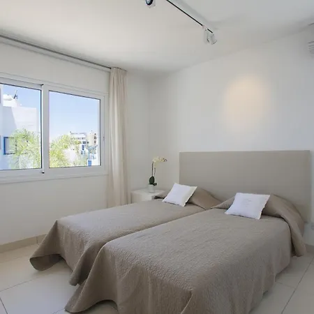 Imagine Your Family Renting This Luxury Beachfront Villa, 1541 *