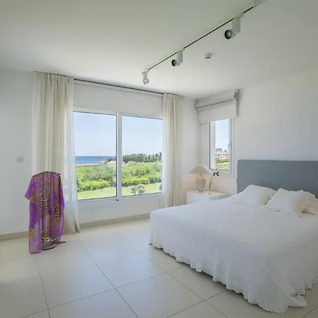 Imagine Your Family Renting This Luxury Beachfront Villa, 1541 普罗塔拉斯