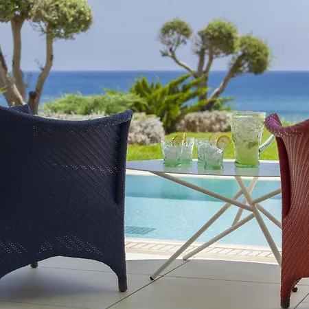 Imagine Your Family Renting This Luxury Beachfront Villa, 1541 别墅