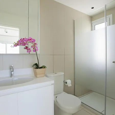 Imagine Your Family Renting This Luxury Beachfront Villa, 1541 别墅 普罗塔拉斯